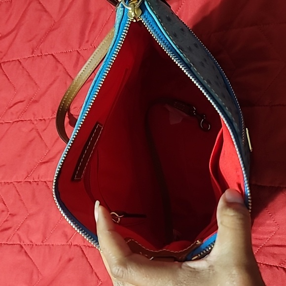 Dooney and Bourke crossbody purse - Picture 4 of 4